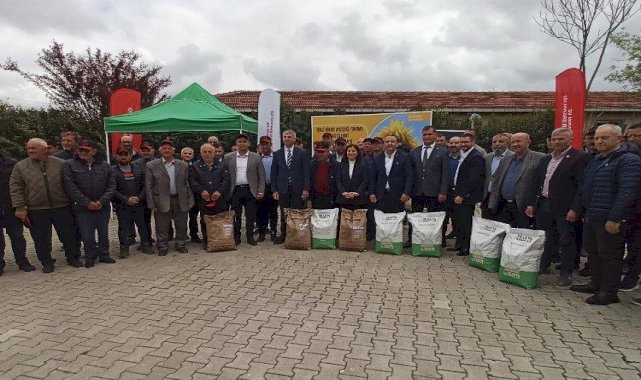 Keşan'da 'Yerli Hibrit Ayçiçeği' tohumu dağıtıldı
