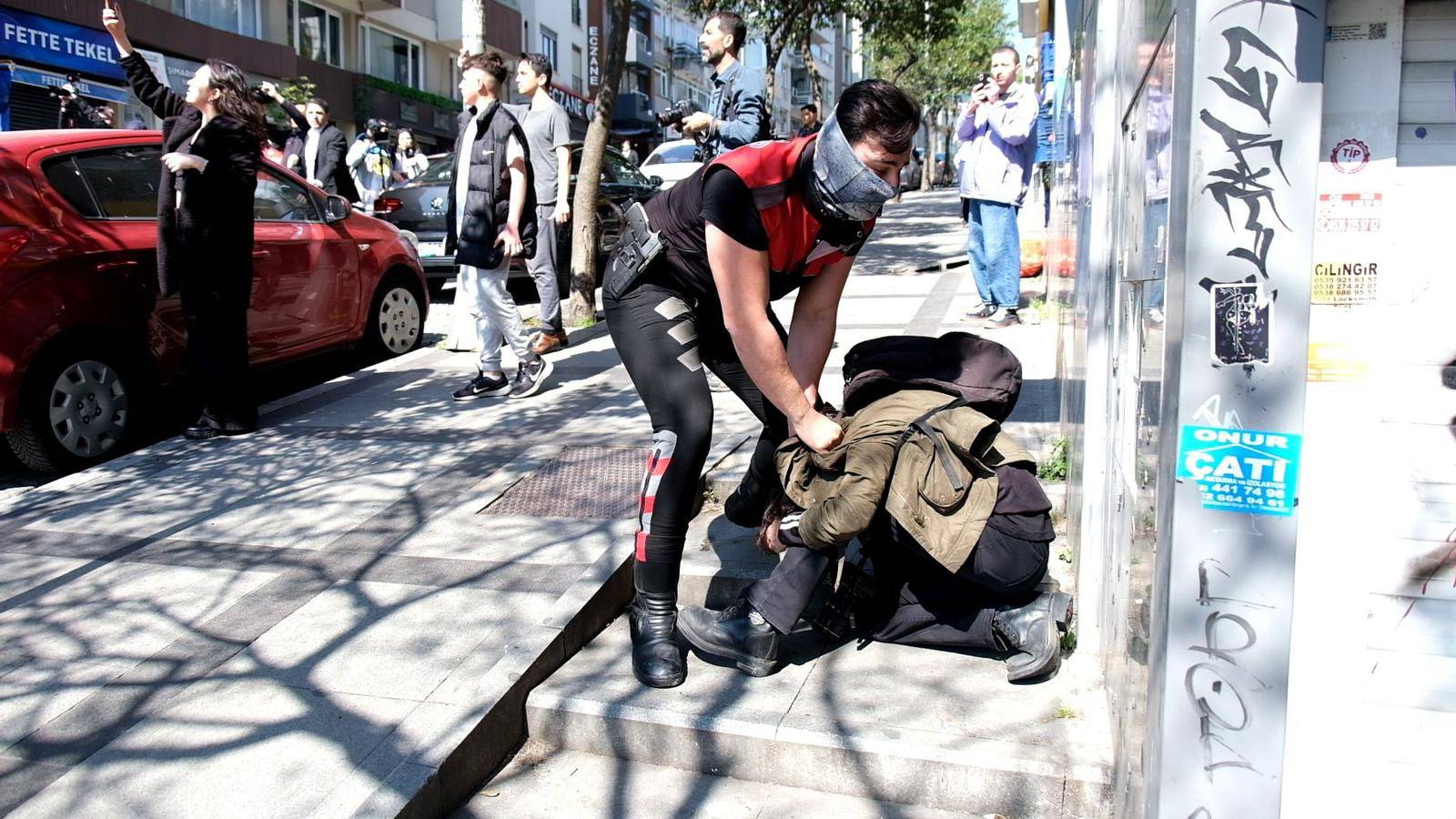1 Mayıs Ülke Genelinde Kutlanıyor, Taksim’de Gözaltılar Var!