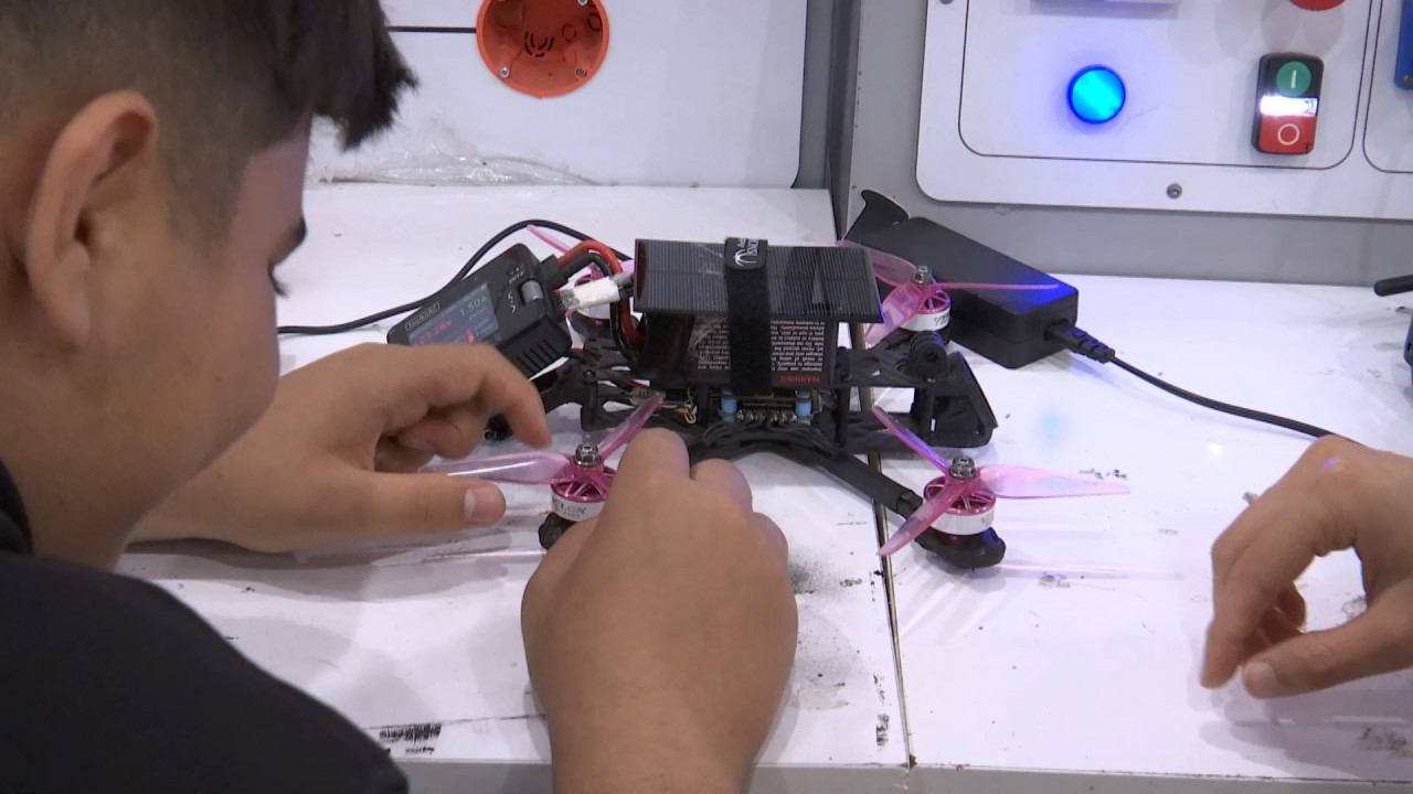 Deprem'de ölen öğretmenini Teknofest'te temsil etmek istiyor