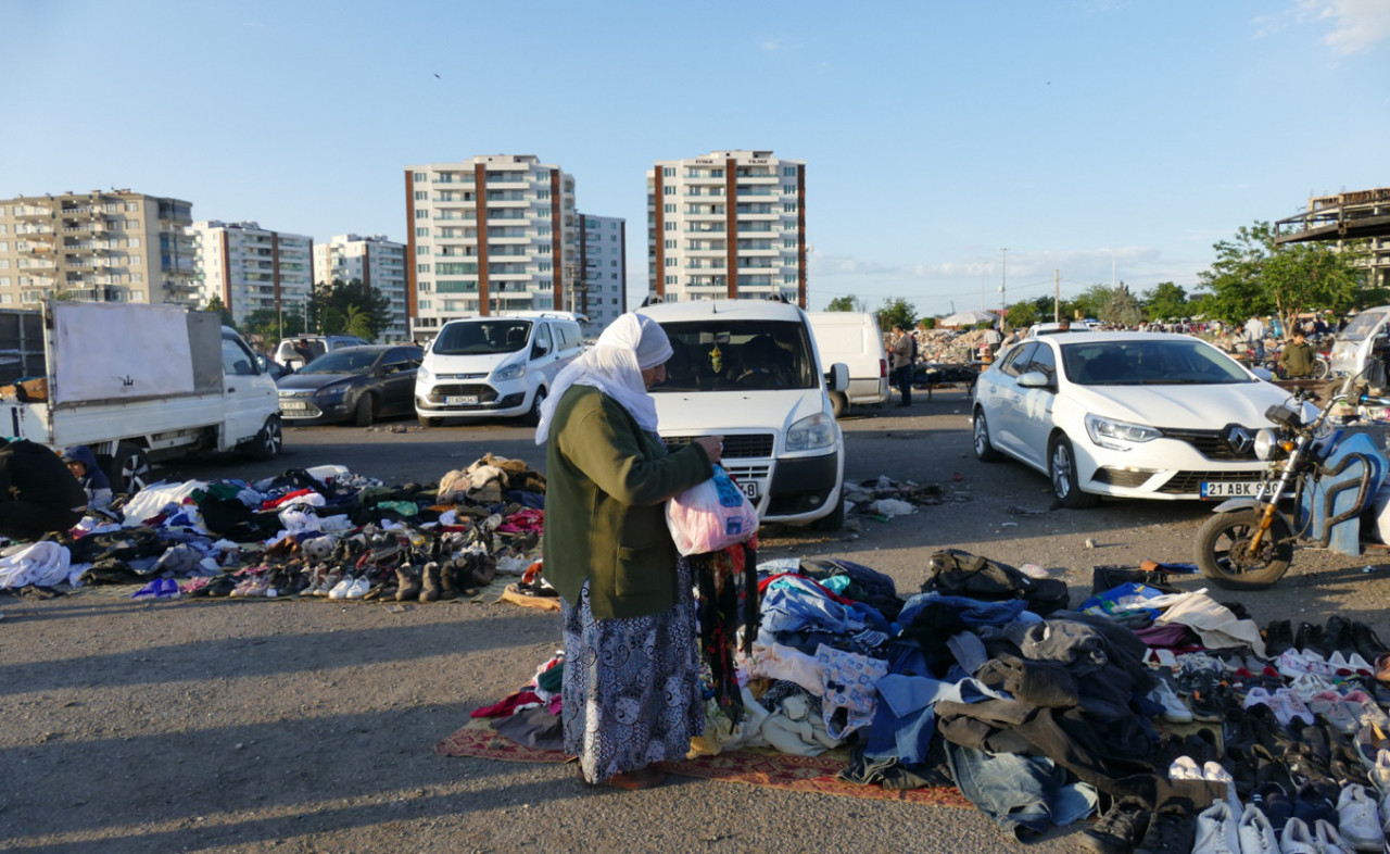 Diyarbakır Bit Pazarı'nda siyaset: 'Erdoğan yükseltiyor, biz indiriyoruz'