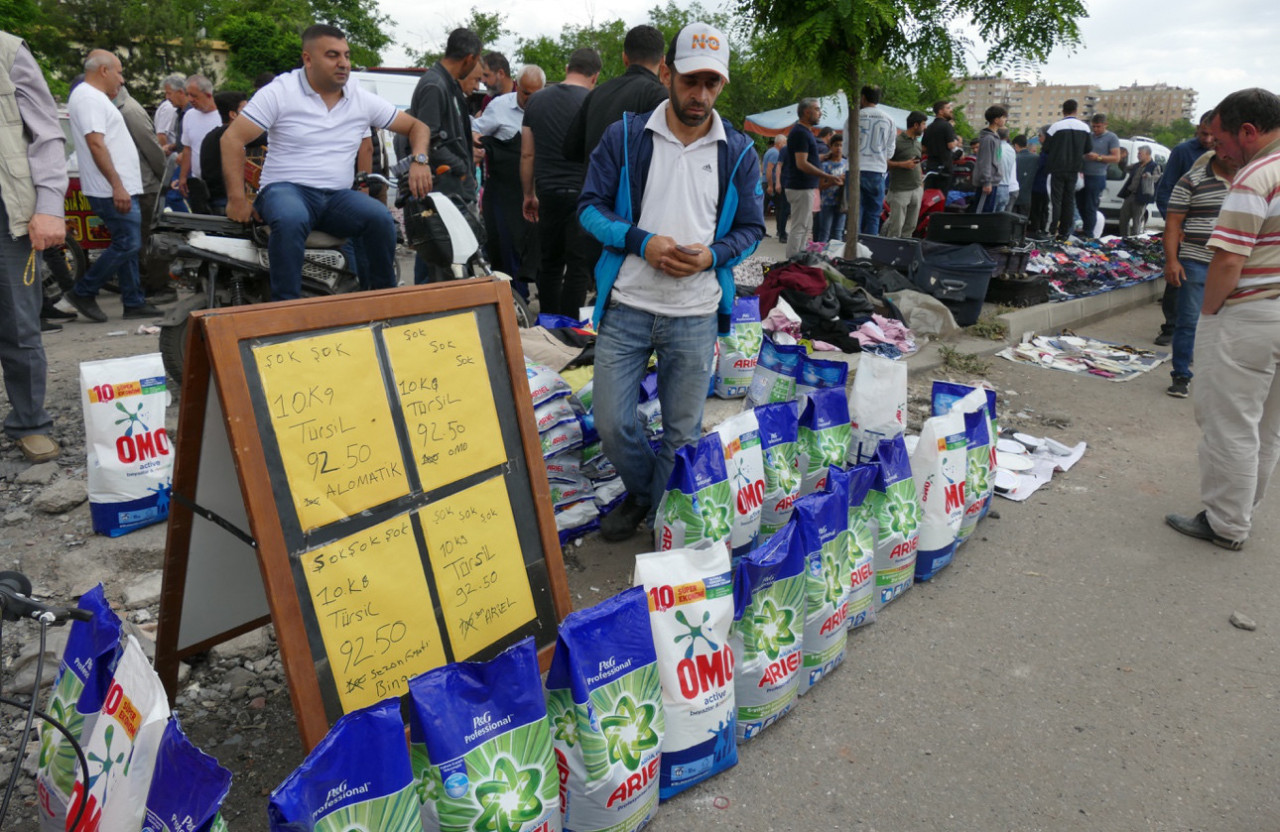 Diyarbakır Bit Pazarı'nda siyaset: 'Erdoğan yükseltiyor, biz indiriyoruz'