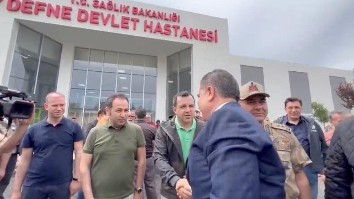 Fahrettin Koca, yarın açılacak Defne Devlet Hastanesi&#039;ni inceledi