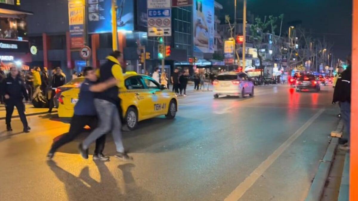 Fenerbahçeliler, Bağdat Caddesi'nde Galatasaray taraftarına saldırdı