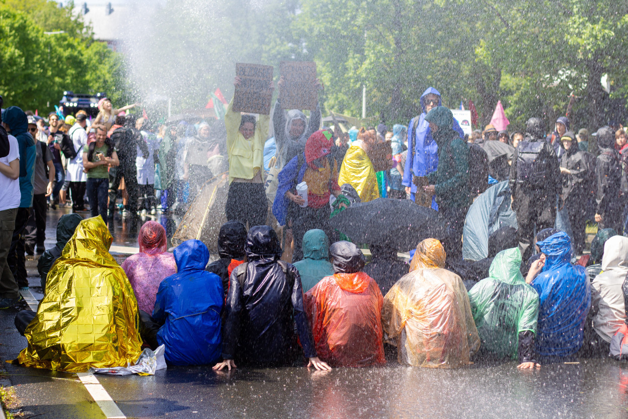 Hollanda'da çevre eylemi: 1579 protestocu gözaltına alındı