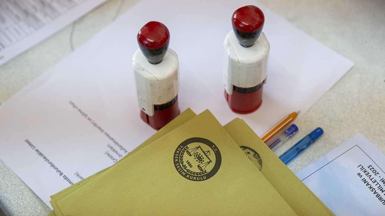 İstanbul&#039;da bazı evlere adres bilgisi olmayan seçmen kağıtları dağıtıldı