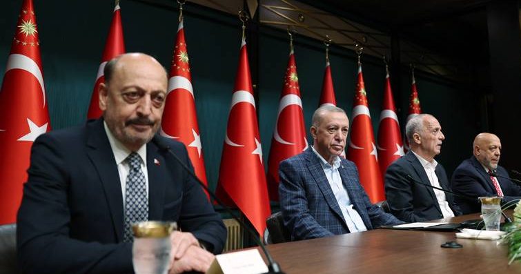 Kamu İşçilerine Yapılan  Zam Artışını Memurlar Nasıl Karşıladı!