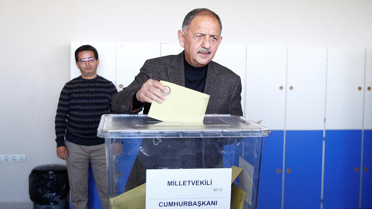 Mehmet Özhaseki Kayseri'de oy kullandı: Sadece Türkiye'yi değil, dünyayı etkileyecek