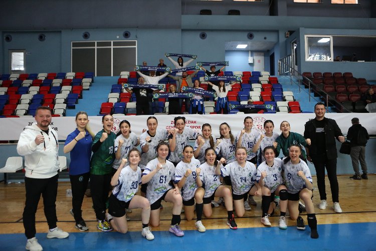 Poyrazın Kızları play-off'a moralli başladı