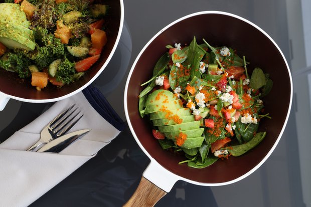 Pratik teflon veya granit mi yoksa eski usul çelik tava mı almalıyım?