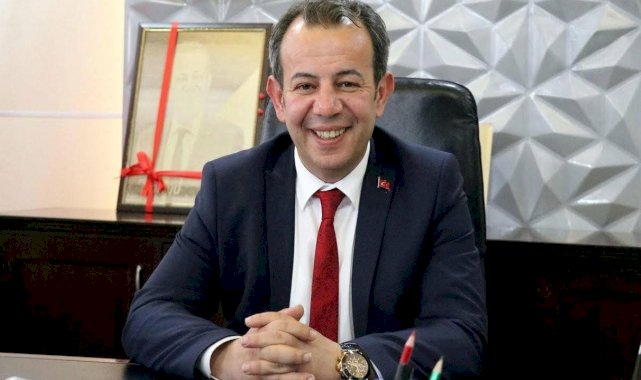 AK Partililer 'Erdoğan heykeli' için Bolu Belediyesi'nin önüne çimento torbaları bıraktı