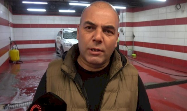 Bolu'ya getirilen Anadolu kırmızı Togg'un yıkanmasına yardımcı olan vatandaş: Gurur duyduk