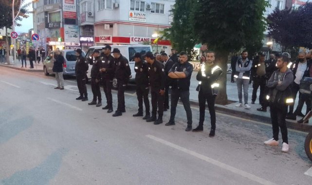 CHP binası taşlandı: 2 yaralı