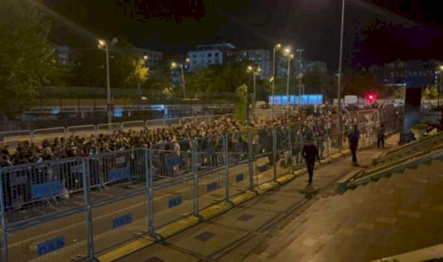 Diyarbakır’da sandık görevlileri YSK önünde kuyruk oluşturdu