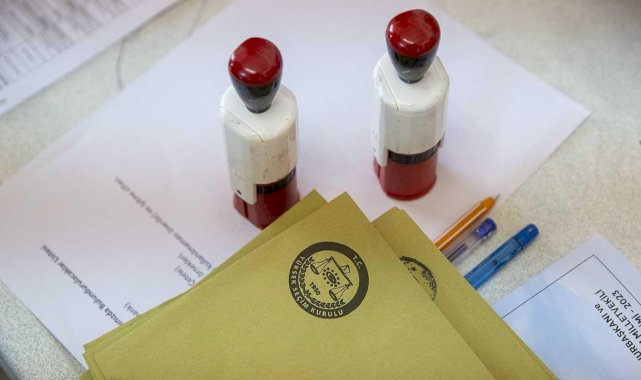 İstanbul'da bazı evlere adres bilgisi olmayan seçmen kağıtları dağıtıldı