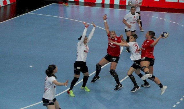 Kadınlar Süper Ligi'de Kastamonu ve Konyaaltı finalde