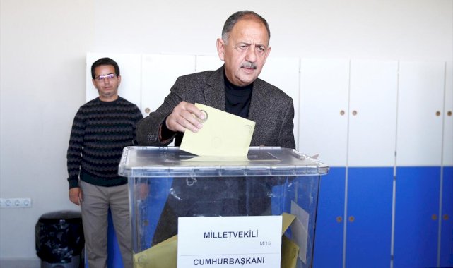 Mehmet Özhaseki Kayseri'de oy kullandı: Sadece Türkiye'yi değil, dünyayı etkileyecek