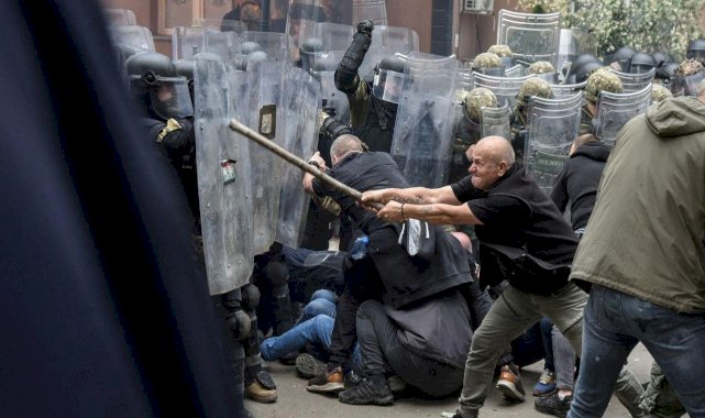 NATO'dan Kosova'ya 700 barış gücü askeri, ABD'den yaptırım sinyali