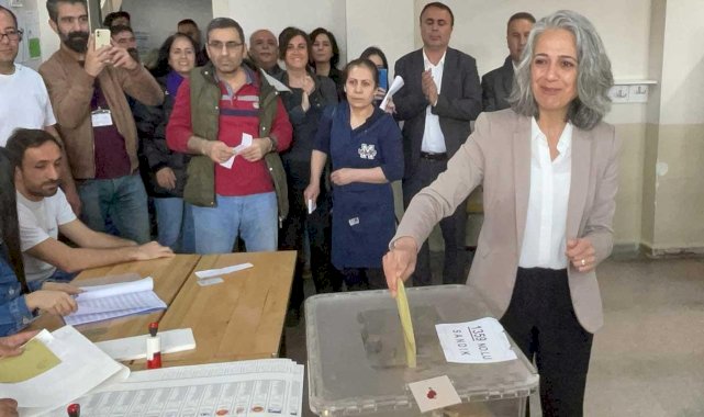 Yeşil Sol Parti Eş Sözcüsü Uçar, İstanbul'da oyunu kullandı