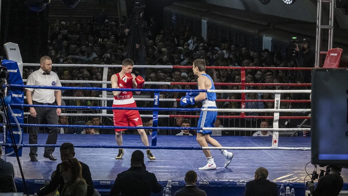 Ukrayna'da metro istasyonunda boks turnuvası