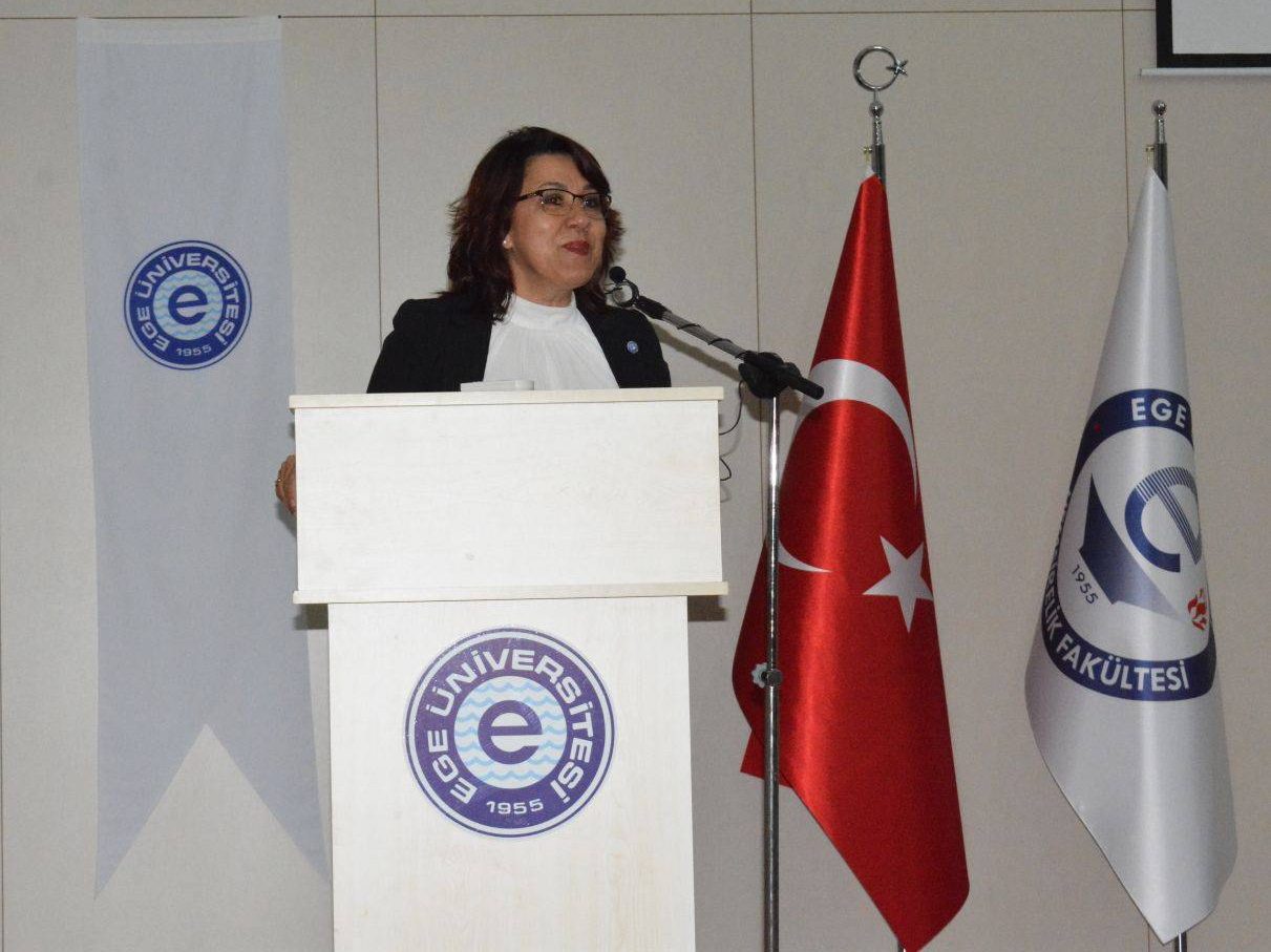 50 Yıl Önce Mezun Olan Hemşireler Sempozyumda Gençlerle Buluştu