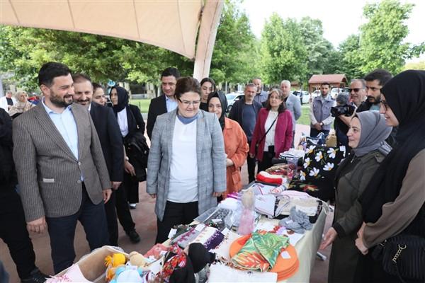 Bakan Yanık, Kağıthaneli üreten kadınlarla bir araya geldi