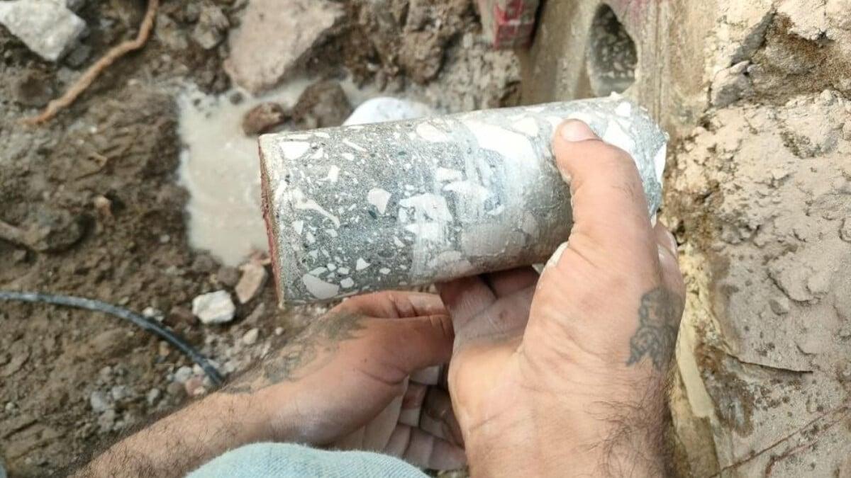 Depremin vurduğu Hatay&#039;da 3 dakikalık beton örneğinden deniz kumu çıktı