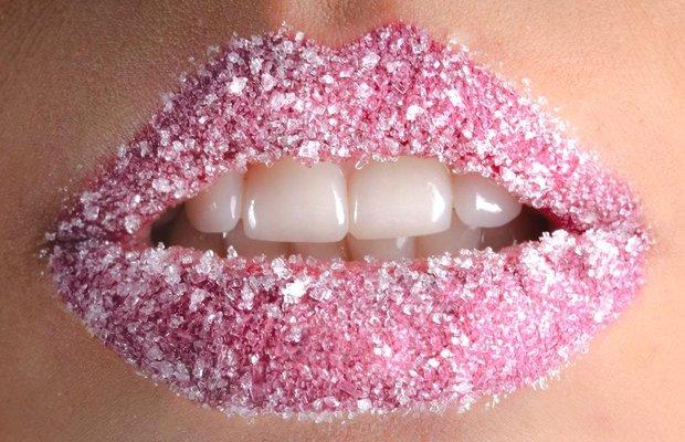 Dudak dolgum iki ayda eridi, normal mi? Neden?