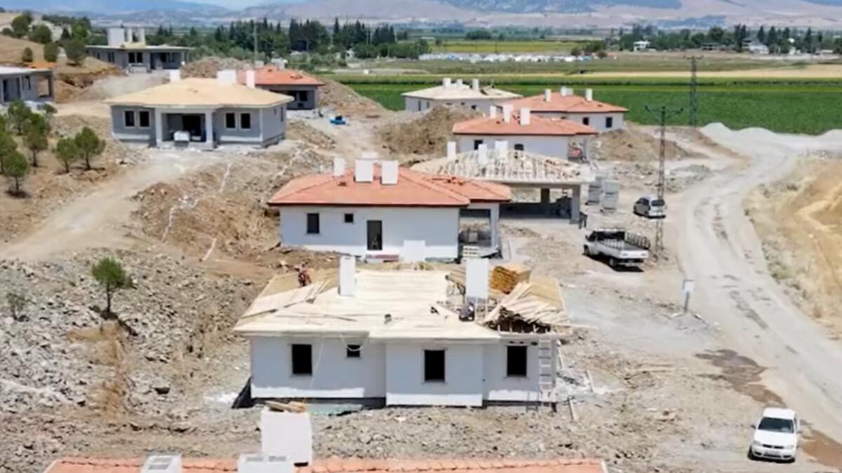 Mehmet Özhaseki Kahramanmaraş&#039;ta inşa edilen deprem konutlarını paylaştı
