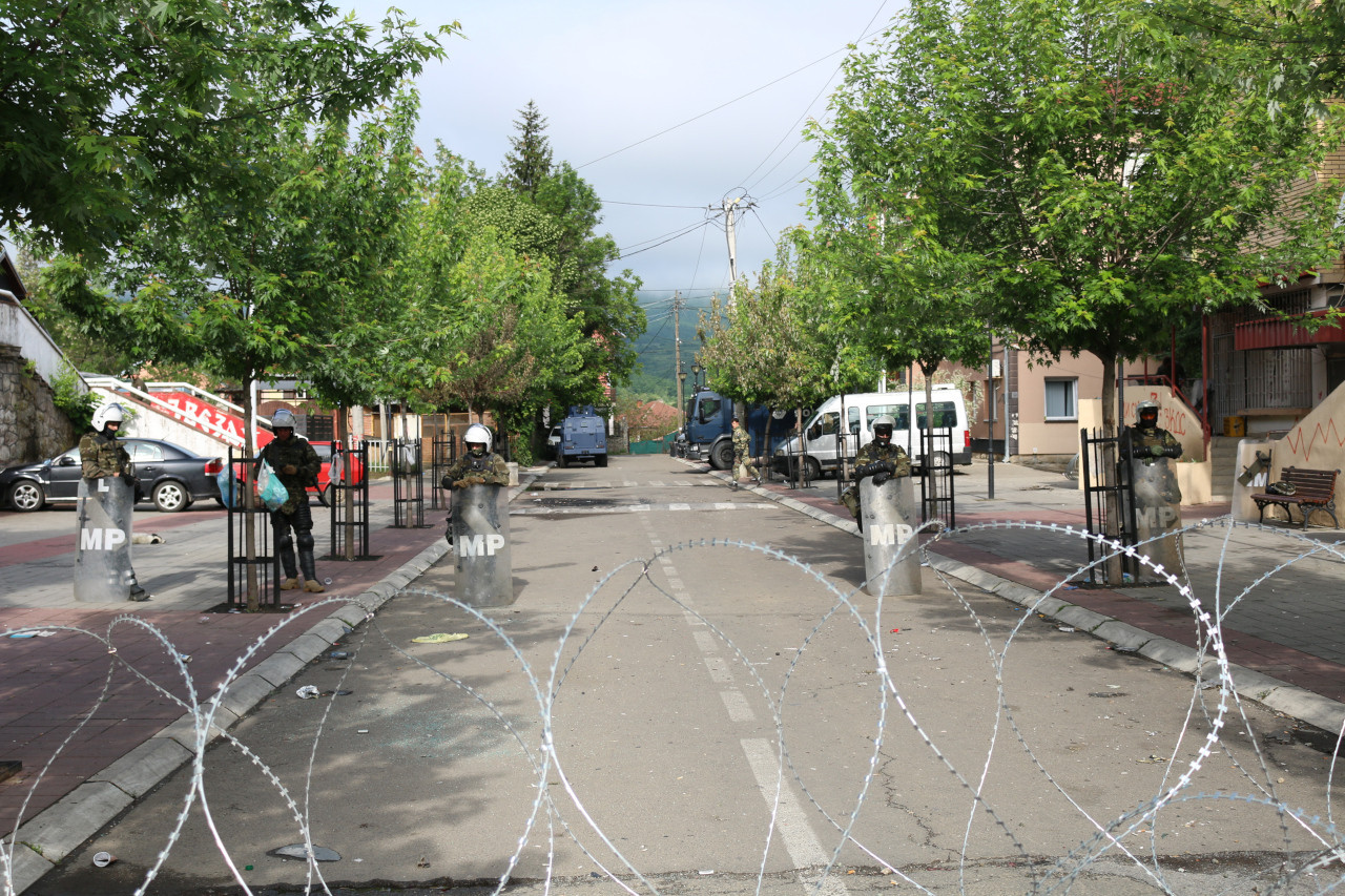 NATO, Kosova'nın kuzeyindeki Zveçan'da birliklerini arttırdı