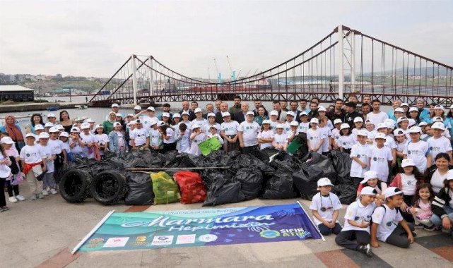 Bandırma'da derinlemesine kıyı temizliği... 1 saatte 780 kilogram atık çıktı