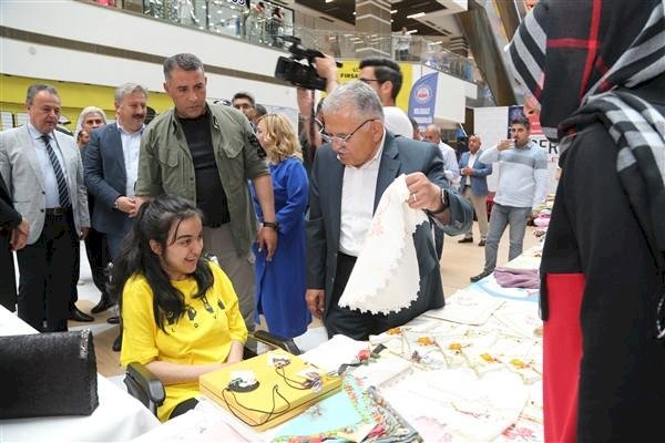 Başkan Büyükkılıç, ADEM kermesinin açılışına katıldı