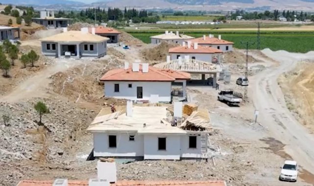 Mehmet Özhaseki Kahramanmaraş'ta inşa edilen deprem konutlarını paylaştı