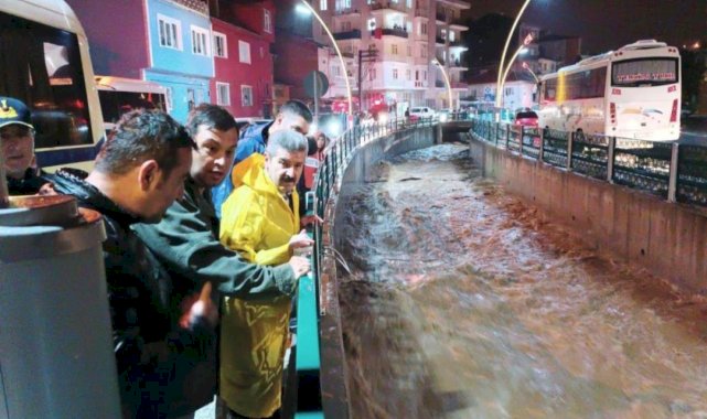 Uşak'ta dere taştı, kenti sel vurdu