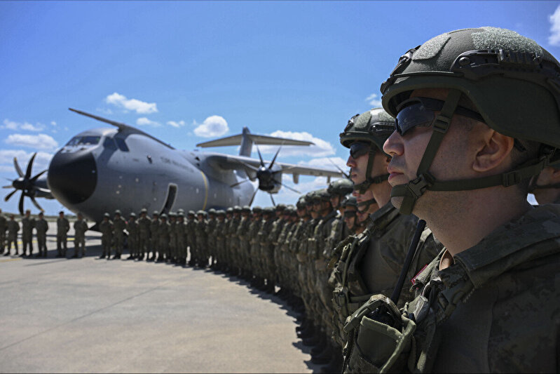 Türk askerinin Kosova'ya intikali gözleri Türkiye'ye çevirdi