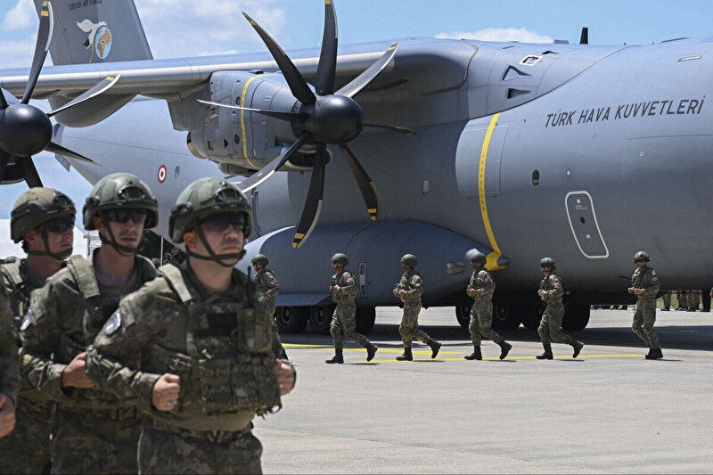 Türk askerinin Kosova'ya intikali gözleri Türkiye'ye çevirdi
