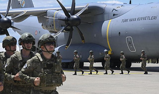 Türk askerinin Kosova'ya intikali gözleri Türkiye'ye çevirdi