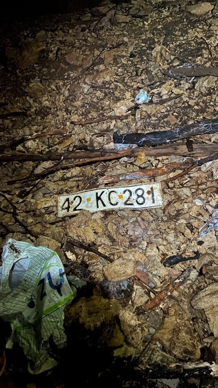 50 metrelik mağarada gizemli araba