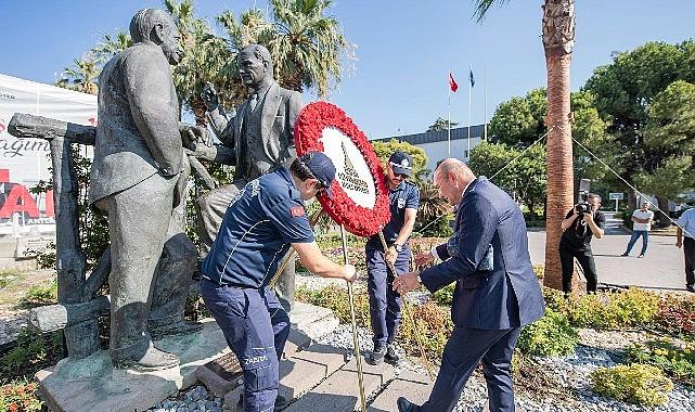 Başkan Soyer&#039;den Ata&#039;ya ve İnönü&#039;ye saygı çelengi