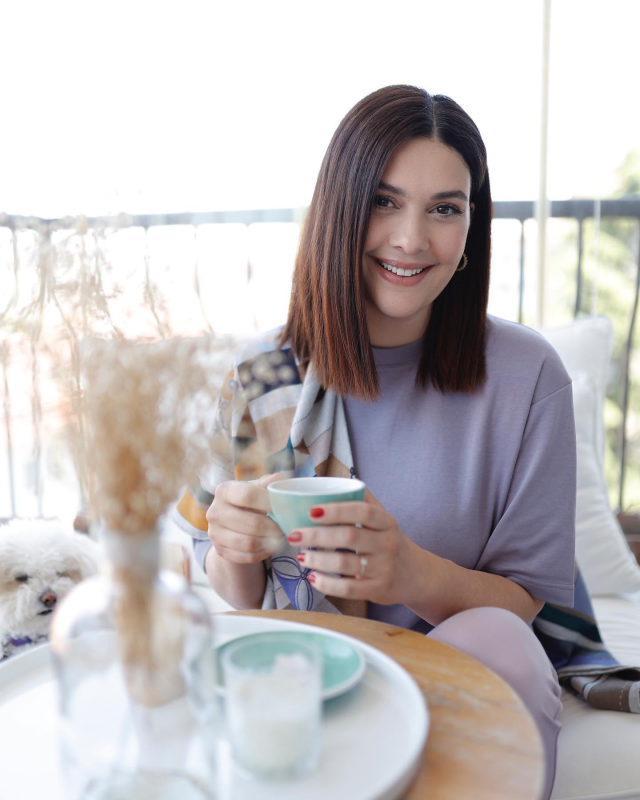 Bergüzar Korel'den "Çarşafın bana değiyor, tiksiniyorum sizden" diyen kadına anında tepki!