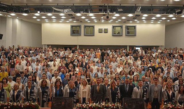 Çiçeği burnunda diş hekimleri sektöre uğurlandı