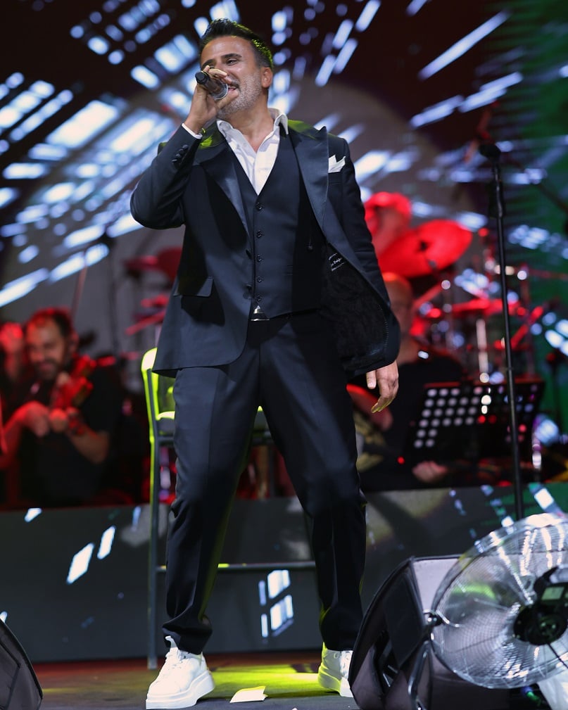 Emrah 15 yıl sonra sahneye çıktı. Mesajlara fazla dayanamadı