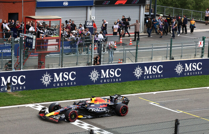Formula 1'de Max Verstappen'den art arda 8. zafer