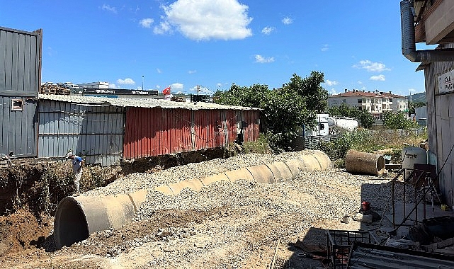 Gebze Balçık Mahallesi&#039;nde dev borular ile yağmur suyu hattı çalışması