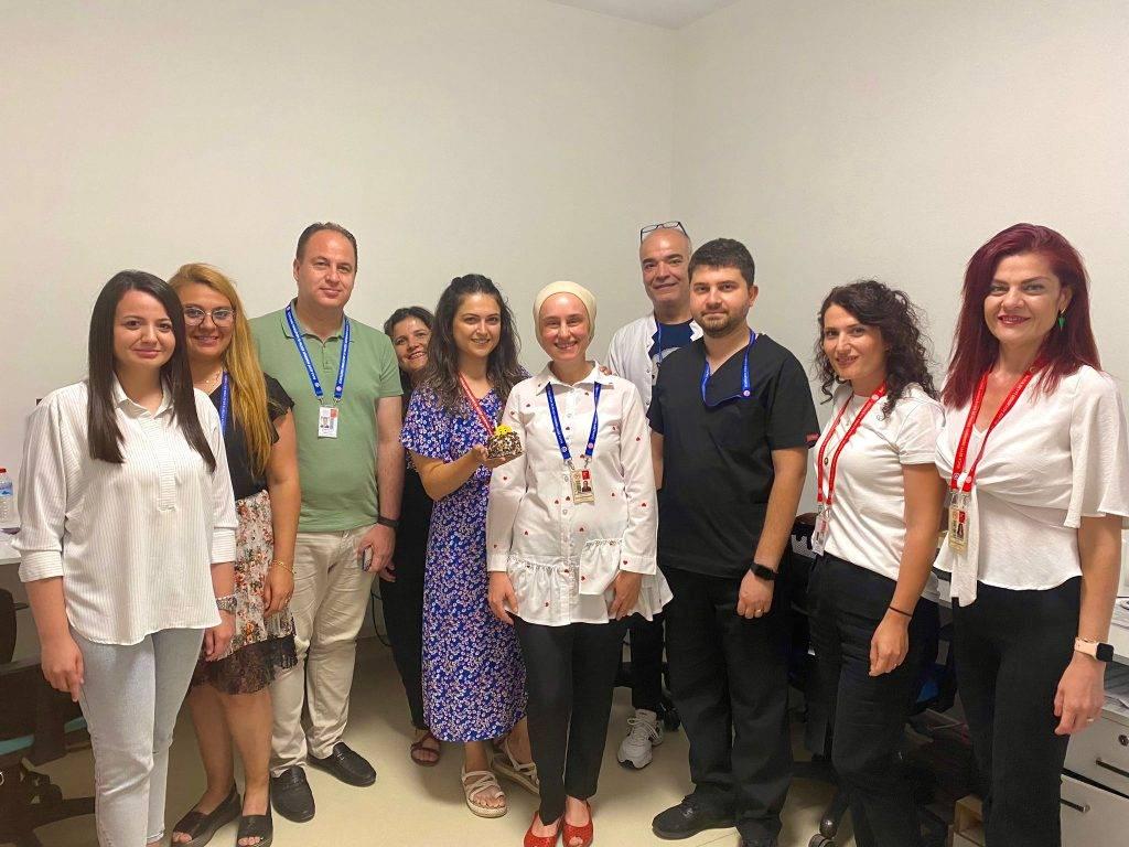 Hastaneden Çalışanlarına Doğum Günü Sürprizi