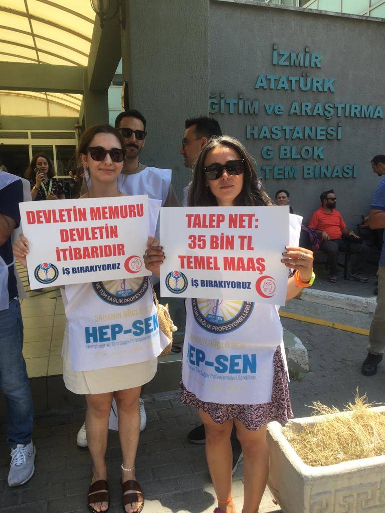 İş Bırakan Sağlık Çalışanlarından Mesaj: “Devletin Memuru Yoksul Olamaz!”