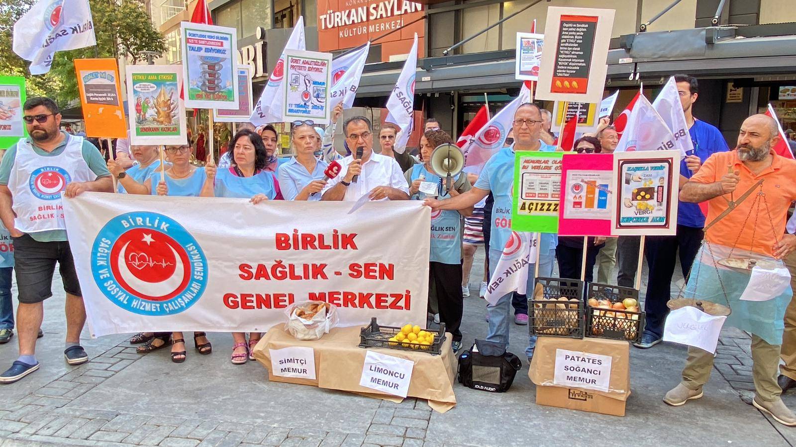 İş Bırakan Sağlık Memurlarından Patates, Soğanlı Protesto!