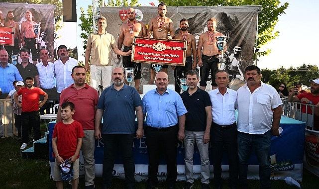 Kartepe&#039;de Başpehlivan Zeybek