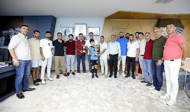 Şampiyonluk kupasını Başkan Sandal&#039;a getirdiler