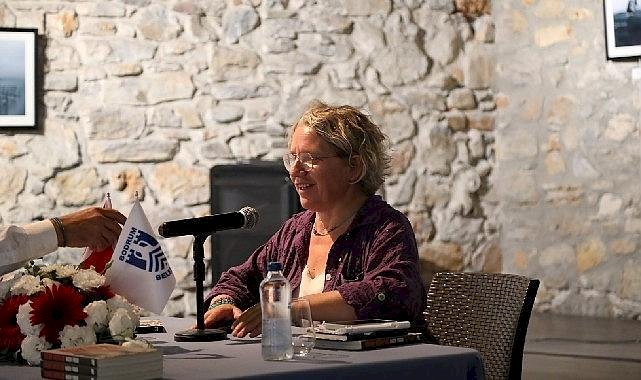 Hacer Foggo "Askıda Hayatlar" kitap imza günü