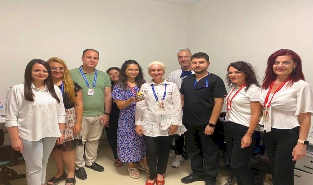 Hastaneden Çalışanlarına Doğum Günü Sürprizi